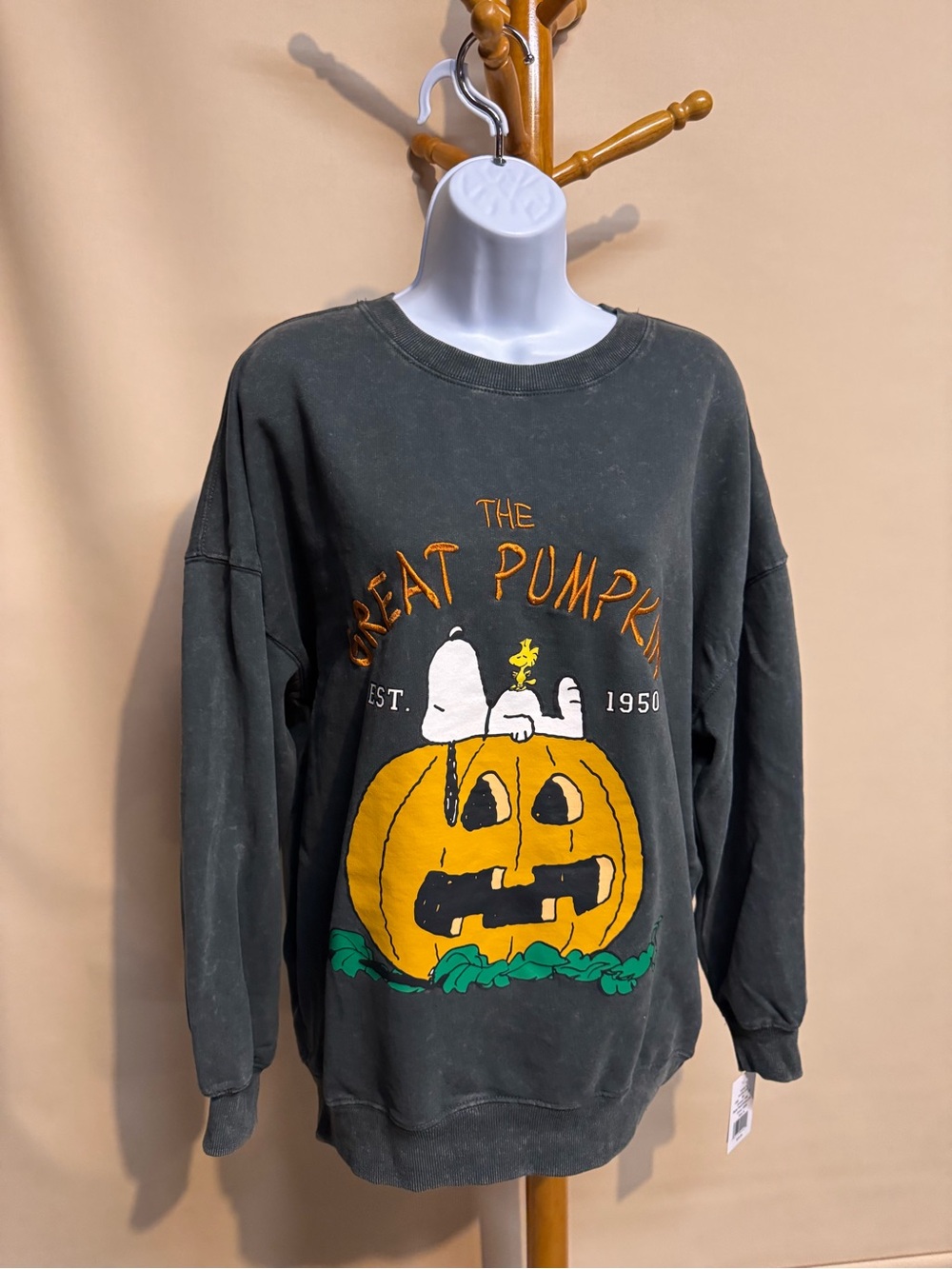 Vintage-Style Snoopy Peanuts The Great Pumpkin Crewneck Halloween Sweatshirt - Picture 1 of 9